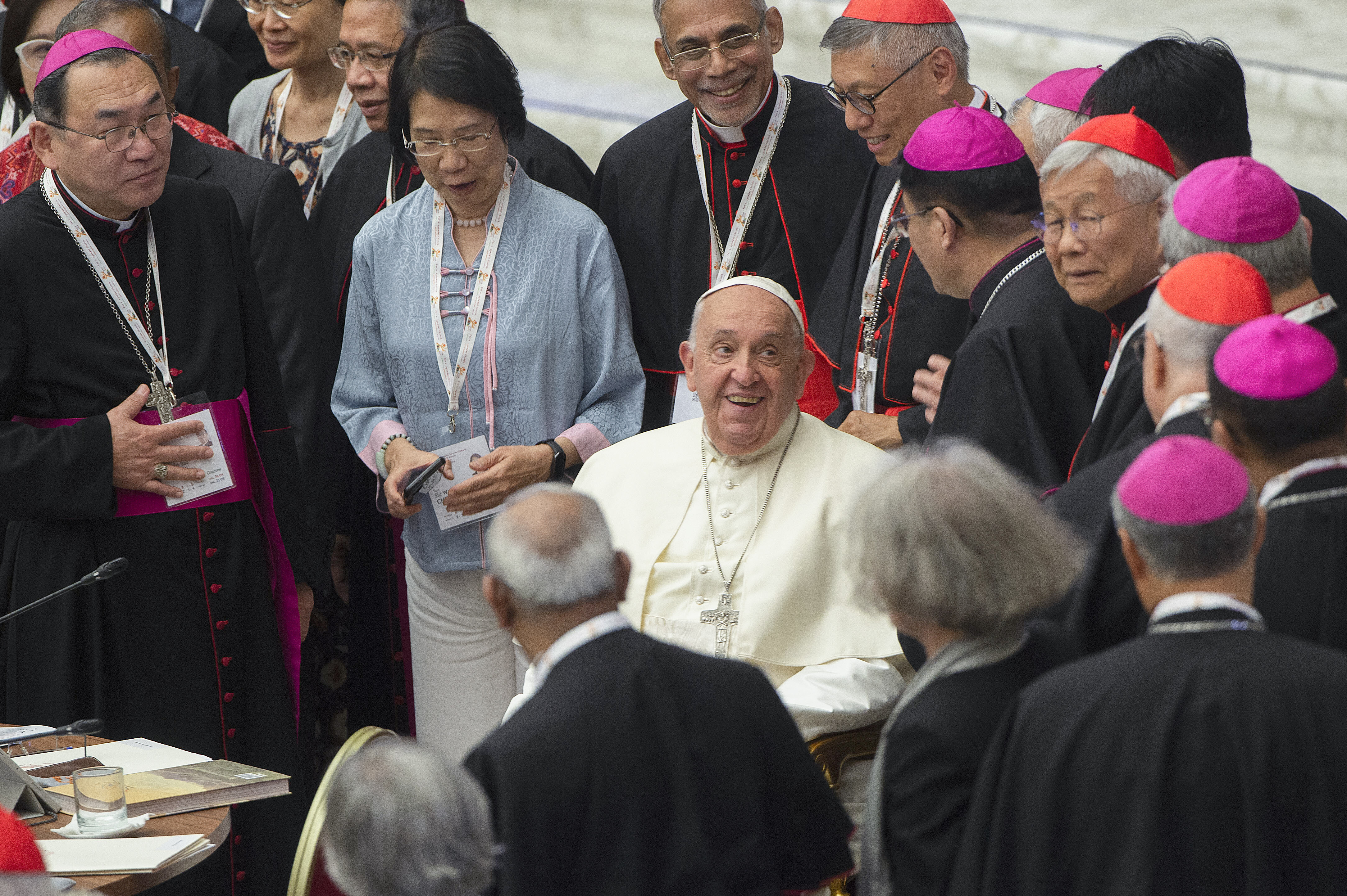 Teilnehmer bei der Eröffnung der letzten Phase der Weltsynode mit Papst Franziskus am 2. Oktober 2024 im Vatikan.